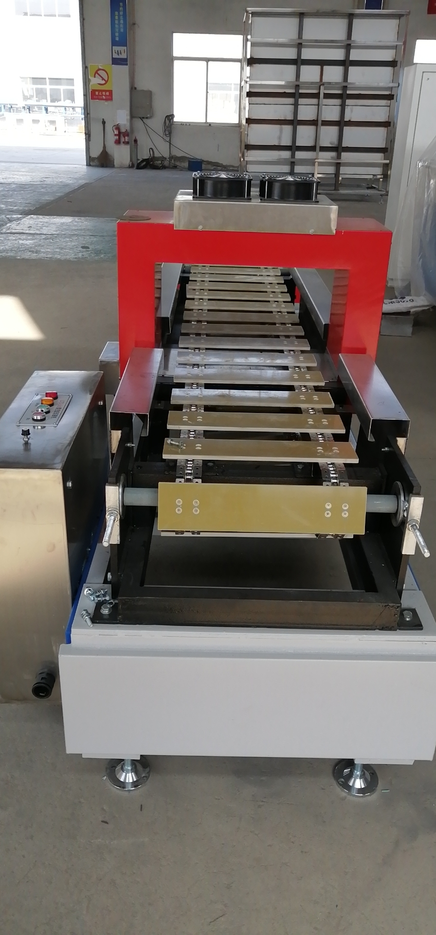 Fully automated CTG500 demagnetizer for fast, efficient, and precise removal of magnetism from various components.