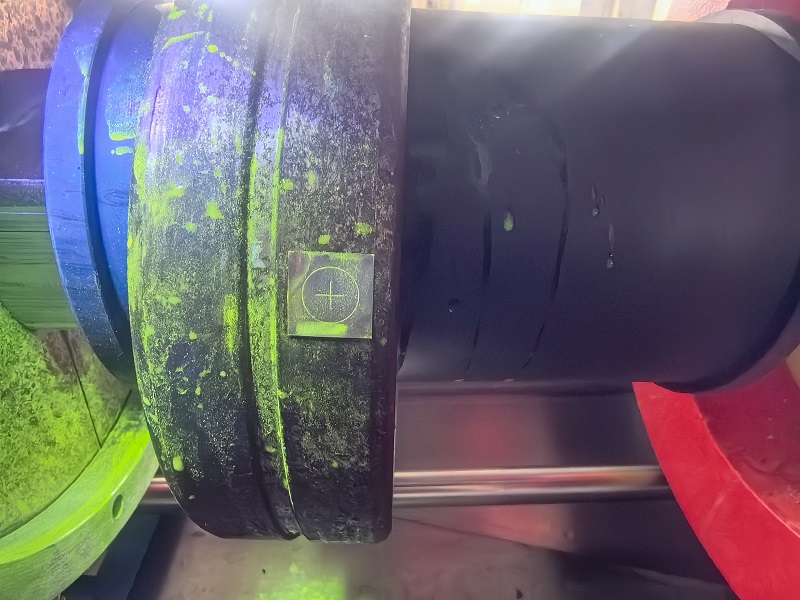 Wet fluorescent magnetic particle inspection for ring components crack detection