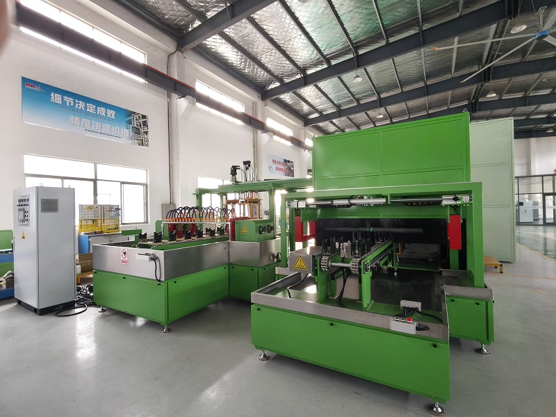 Automatic shaft magnetic particle inspection system for surface crack detection using fluorescent MPI technology