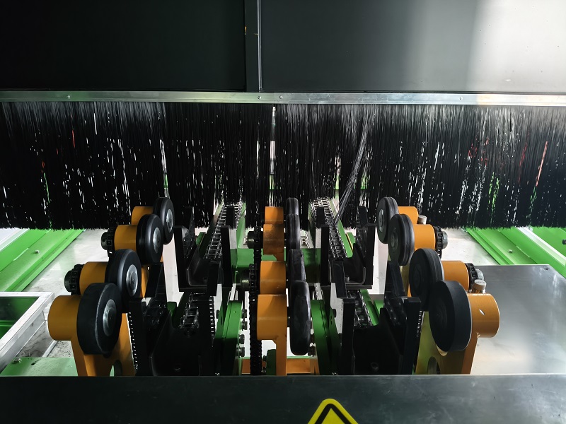 Fluorescent MPI inspection of shafts under UV light for high precision crack detection