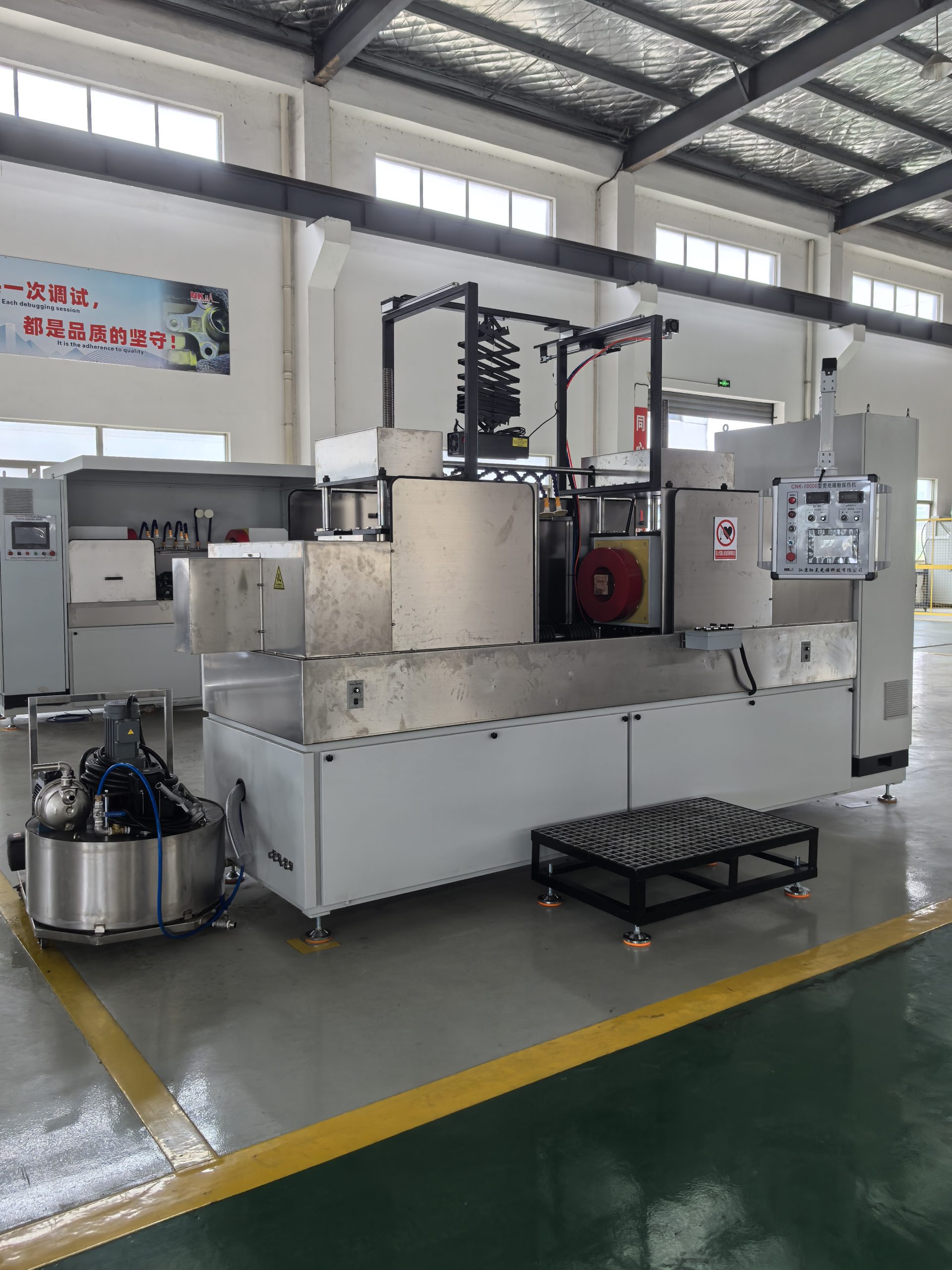 Magnetic particle suspension spray system for wet fluorescent MPI inspection